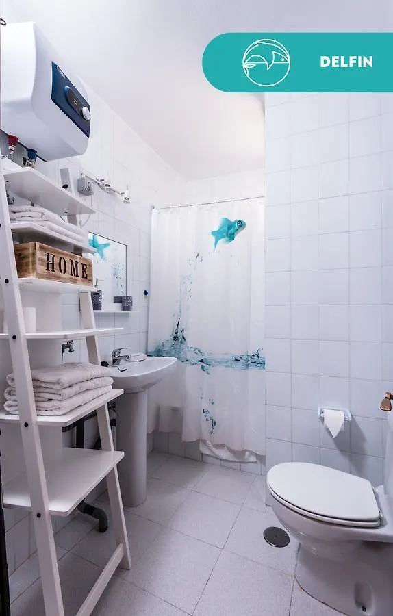 Fronton Whale Apartamentos Galdar Spain