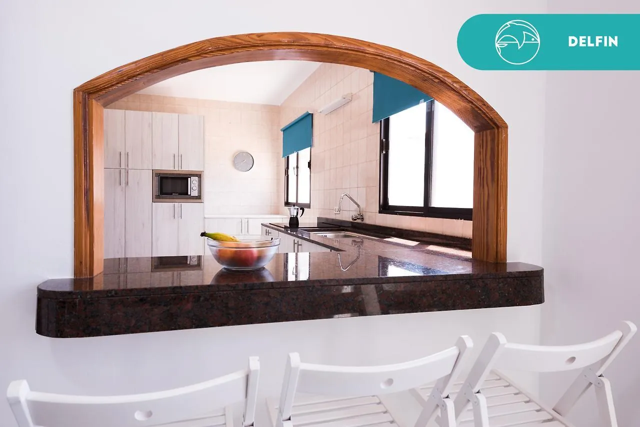 Fronton Whale Apartamentos Galdar Spain